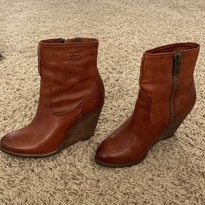 Women’s Frye Sedge Boots, Size 6.5M